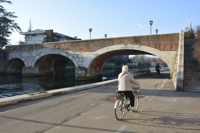 Storia e riapertura dei Navigli di Milano: ingegneria idraulica, copertura urbana e il piano dei 7,7 chilometri