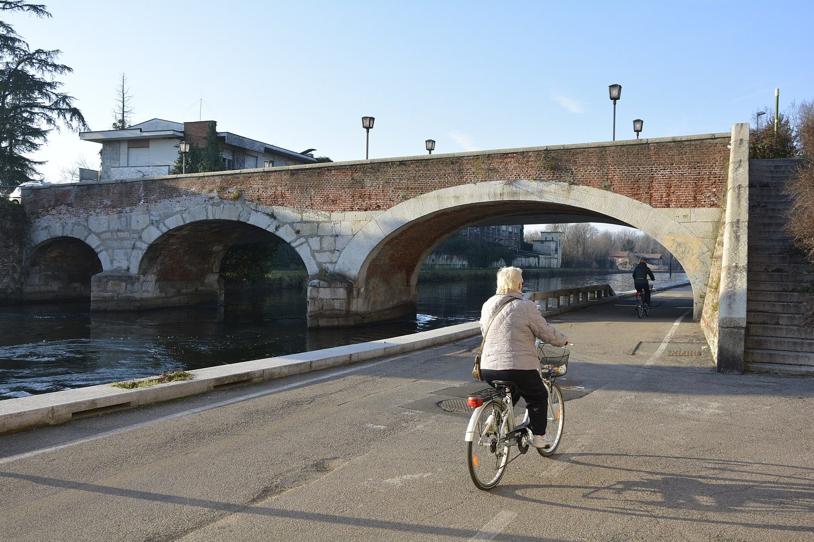 Storia e riapertura dei Navigli di Milano: ingegneria idraulica, copertura urbana e il piano dei 7,7 chilometri