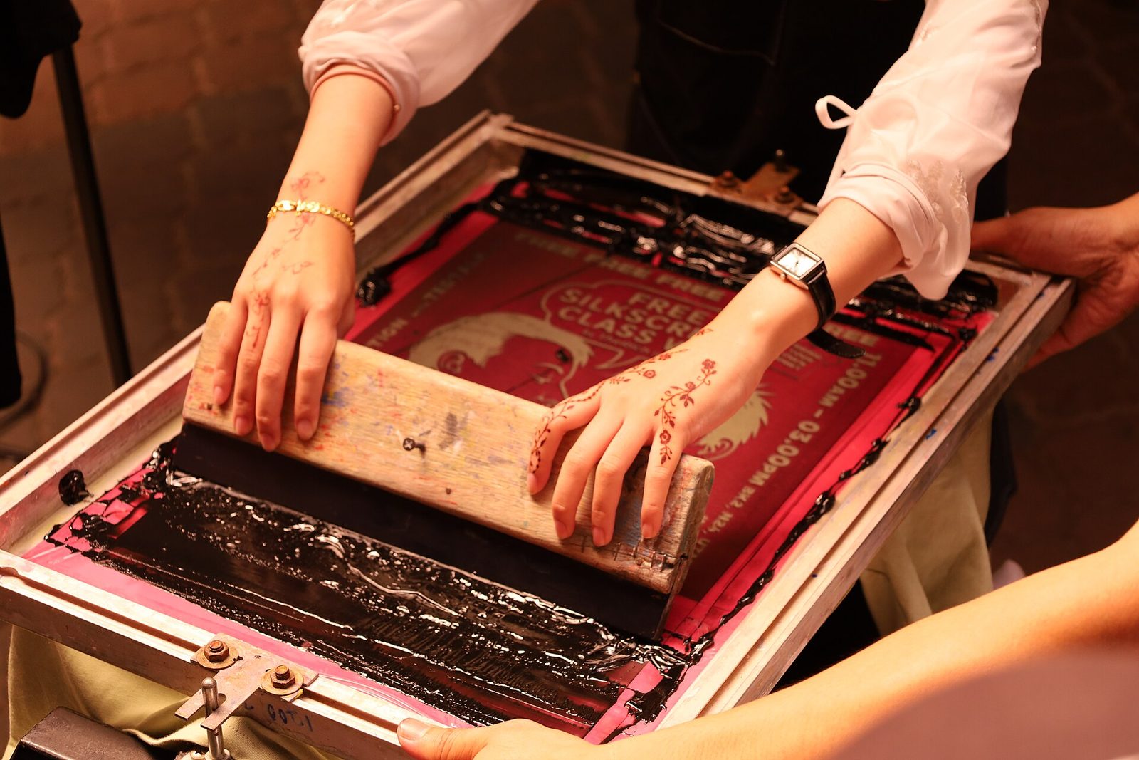 Serigrafia in casa: kit minimo, meccanica della prima stampa ed errori comuni di configurazione